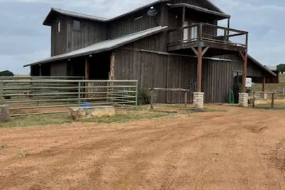 Image de Two Bedroom\/Kichenette Barndominium in Texas Hill Country