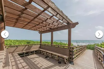 Image de Hutchinson Island North Beachfront escape, walk to the ocean from unit back door
