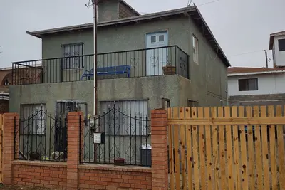 House with WiFi, 10 mins. to beach. 2 story home approximately 1800 sq. ft.