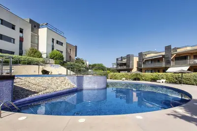 Image de Agréable appartement pour 4 personnes avec climatisation, piscine, Wifi, Tv, terrasse et parking