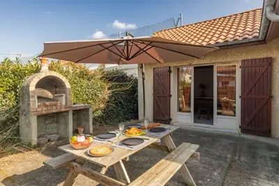 Image de Merveilleuse maison de vacances privée avec Wifi, Tv, terrasse, animaux admis et parking