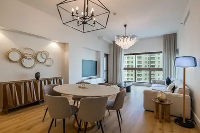 Image de Spacious 2-Bedroom Apartment with Balcony on The Palm – Golden Mile