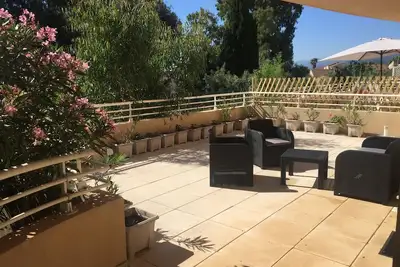 Image de Beau T2\/3 rdc avec grande terrasse en Corse