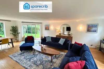 Image de Weybridge Stunning Five Bedroom Family Home