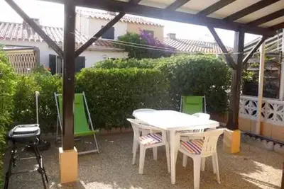 Image de Villa T2 avec terrasse, parking et climatisation à 800m de la plage