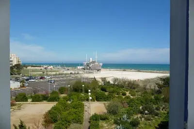 Image de Appartement rénové 2 pièces au Barcarès à 100m plage, parking privé et balcon