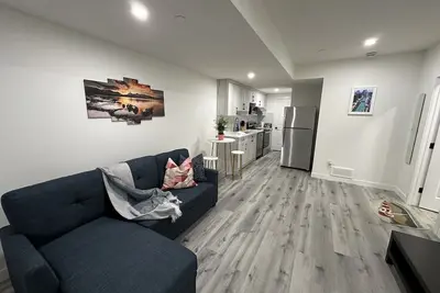Image de Cozy Newly Built Suite Close to Airport with Free Parking | Separate Entrance