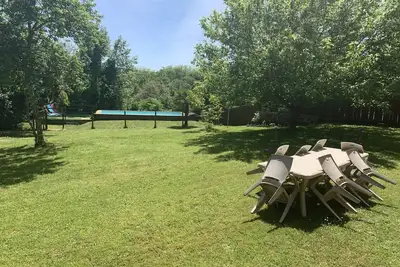 Image de Maison spacieuse avec piscine privée en Périgord, idéale pour familles et visites culturelles