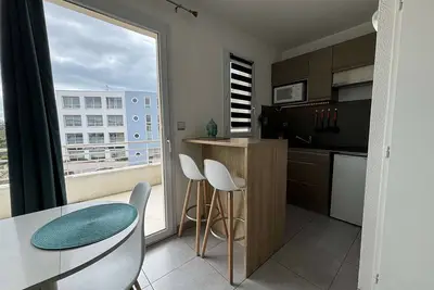 Image de Appartement T2 avec Piscine, Balcon et Parking - La Rochelle, Quartier des Minimes