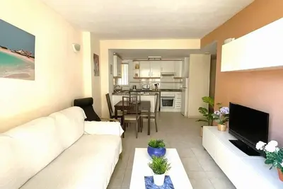 Image de Luminous, Spacious & Quiet, Beach Apartment