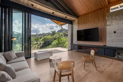 Exquisite 4br Luxury Retreat & Stunning Lake Views