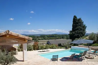 Image de La Villa de Sylvain, vue imprenable sur le ventoux, piscine chauffée