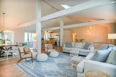Image de New! Completely renovated 6br / 3ba; 8-minute walk to Moody Beach