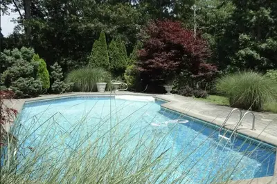 Image de Modern, chic comfortable house stones throw away from bay and ocean beaches