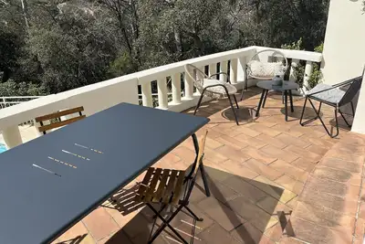 Image de Maison d'architecte, dans un écrin de verdure, au calme.