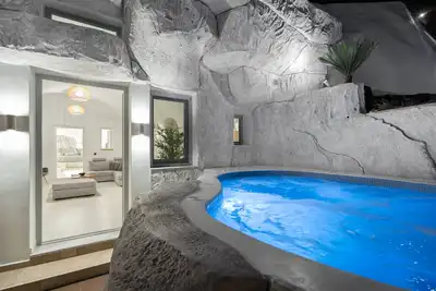 White occhio villa Santorini