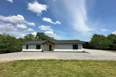 Image de 3 bedroom 2 bathroom home on 14 acres in a peaceful, relaxing setting. \n\n\n