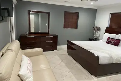 Image de amazing catch close2airport hot tub full outdoor kitchen