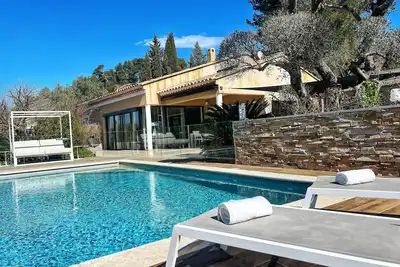 Image de Villa 5 étoiles, piscine chauffée, proche Bandol