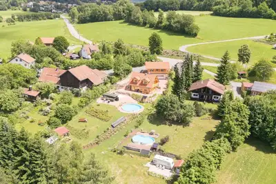 Image de Agréable appartement dans une maison de vacances avec piscine, Wifi, Tv, patio et parking