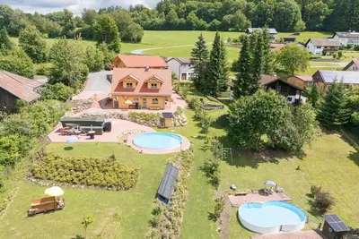 Image de Appartement dans une maison de vacances avec bain Ă remous, Wifi, piscine, Tv, patio, parking