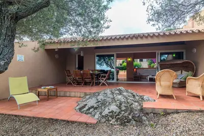 Image de Bel appartement dans une maison de vacances avec Wifi, climatisation, piscine, terrasse, parking