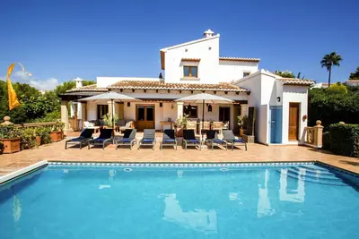 Image de Belle maison de vacances privée avec climatisation, Wifi, piscine privée, Tv, patio, parking
