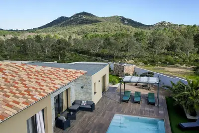 Image de Maison de vacances privée avec piscine privée, climatisation, Wifi, Tv, terrasse, parking