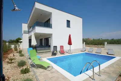 Image de Maison de vacances avec climatisation, piscine privée, Wifi, Tv, terrasse, animaux admis, parking