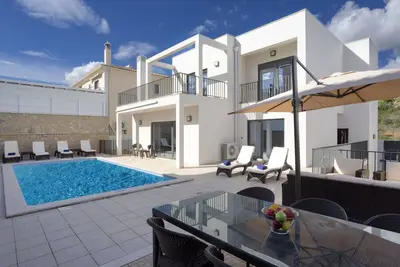 Image de Maison de vacances privée avec Wifi, piscine privée, climatisation, Tv, terrasse, vue panoramique