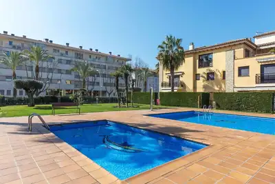 Confortable appartement pour 6 personnes avec piscine, Wifi, climatisation, Tv et patio