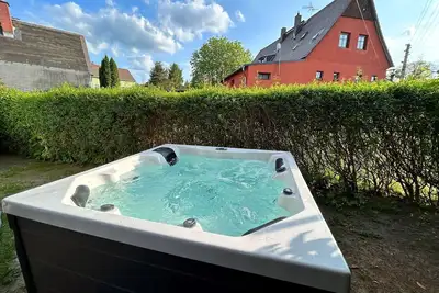 Image de Joli appartement avec Wifi, bain à remous, Tv, patio, animaux admis et parking