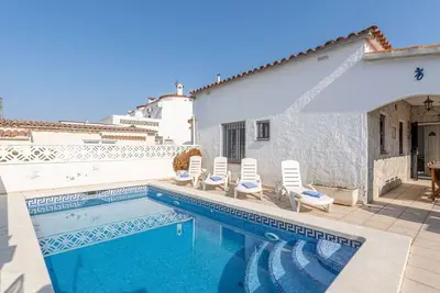 Belle maison de vacances avec piscine privée, Wifi, climatisation, Tv, patio et parking