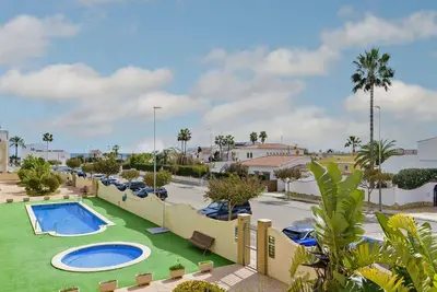 Image de Confortable appartement avec climatisation, piscine, Wifi, Tv, terrasse, animaux admis et parking