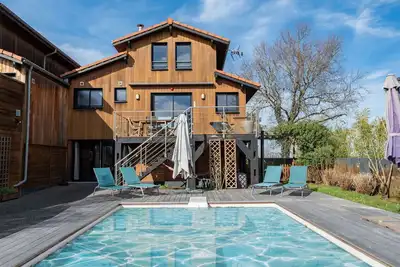 Image de Maison de vacances privée avec piscine privée, Wifi, Tv, balcon, animaux admis, parking
