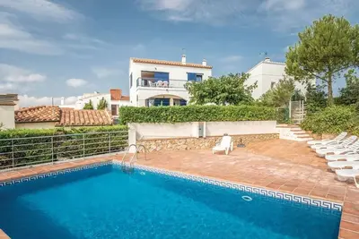 Image de Merveilleuse maison de vacances privée avec piscine, Tv, terrasse, vue panoramique et parking