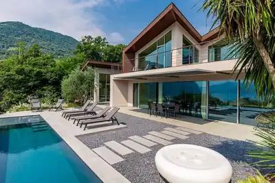 Image de Maison de vacances privée avec Wifi, bain à remous, piscine privée, Tv, patio, parking