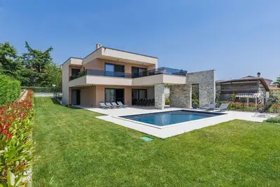 Image de Maison de vacances privée avec bain à remous, Wifi, climatisation, piscine privée, Tv, terrasse