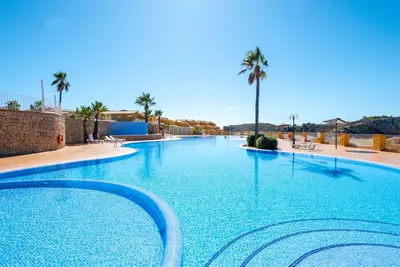 Image de Bel appartement pour 6 personnes avec climatisation, piscine, Wifi, Tv, terrasse et parking