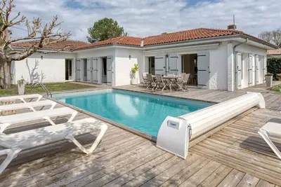 Image de Belle maison de vacances privée avec piscine privée, Wifi, Tv, terrasse, animaux admis, parking