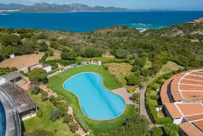 Image de Joli appartement pour 4 personnes avec climatisation, piscine, Wifi, Tv, terrasse et parking
