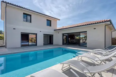 Image de Belle maison de vacances privée avec Wifi, piscine privée, climatisation, Tv, terrasse, parking