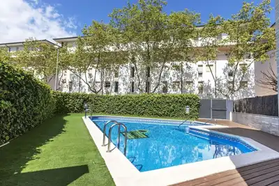 Confortable appartement pour 4 personnes avec climatisation, piscine, Wifi, Tv, terrasse et parking