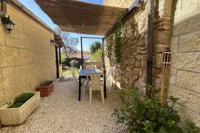 Agréable appartement pour 2 personnes avec Wifi, Tv, patio et animaux admis