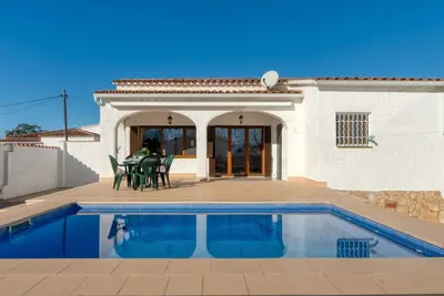 Image de Magnifique maison de vacances privée avec Wifi, piscine privée, Tv, patio et animaux admis