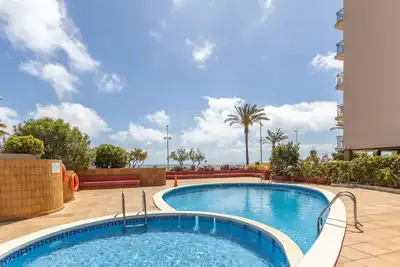 Image de Joli appartement pour 6 personnes avec piscine, Tv et balcon