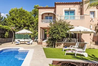 Image de Belle maison de vacances privée avec piscine privée, climatisation, Wifi, Tv, patio et parking