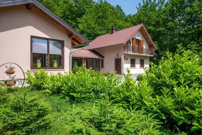 Image de Belle maison de vacances privée avec bain à remous, Wifi, Tv, balcon, animaux admis et parking