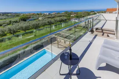 Image de Joli appartement pour 4 personnes avec Wifi, piscine, climatisation, Tv et parking