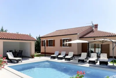 Image de Maison de vacances privée avec climatisation, piscine privée, Wifi, Tv, terrasse, parking